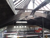 Reliure en arc avec bandes de traction