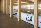 Blick von der Galerie auf die Turnhalle 
Foto ©Primula Bosshard