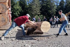 Am «Eschenberg» wurde der Baustart mit kräftigem Sägeschnitt lanciert